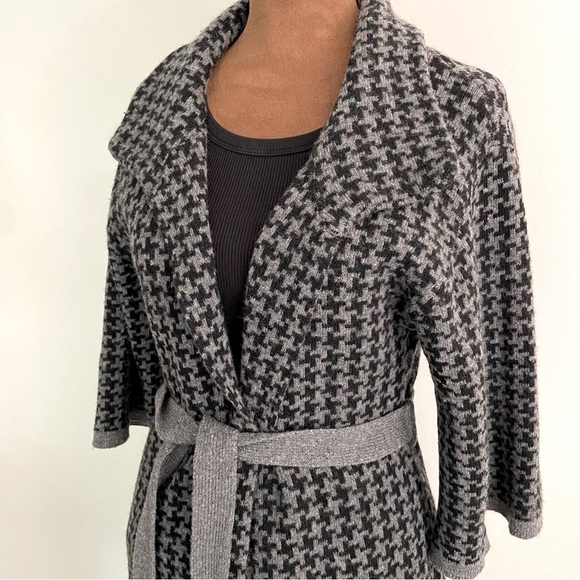 Chiaramente Italian Wool Houndstooth Cardigan - Picture 3 of 6